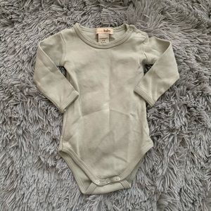 L’ovedBaby long sleeve bodysuit 6-9 months